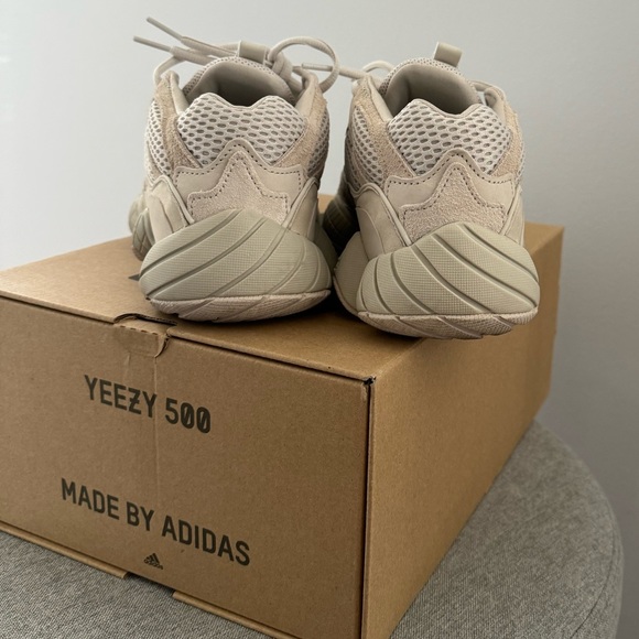 Adidas Yeezy 500 Blush - Picture 2 of 5